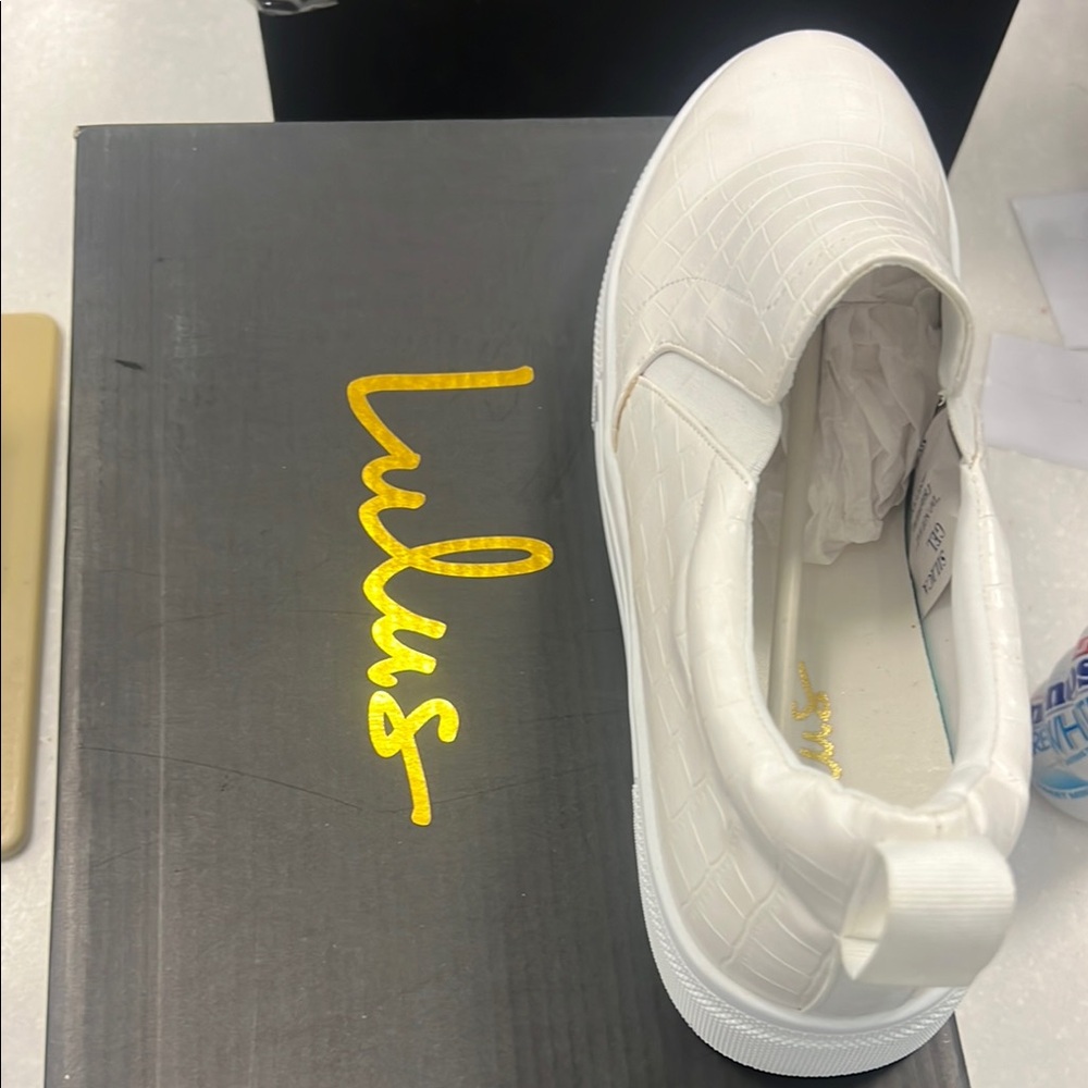 Lulus cassay White Slip-On Croc-Embossed Sneaker 11